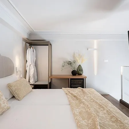 Elia Estia خانيا